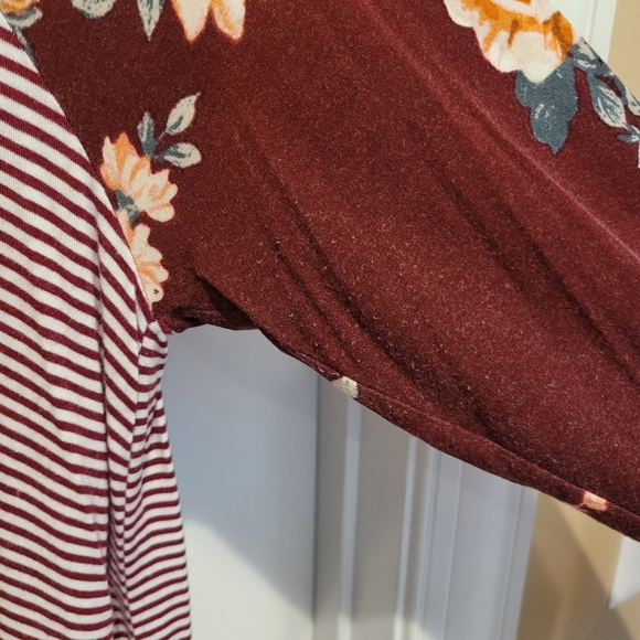 Pink Clover Rugby Top with Knotted Detail - Picture 2 of 4